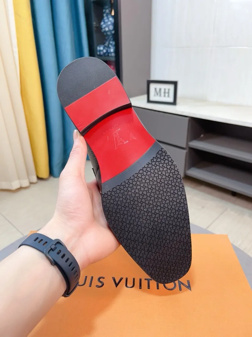 Men's men's shoes 💰500🌸🌸 [Louis Vuitton (LV)] High-end business formal leather shoes 🍀 luxurious and elegant style, both practicality and style, professional focus on details and quality, counter original 1⃣️: 1⃣️ ultra-accurate reproduction 👍🏻! Material: The upper is made of imported original calfskin➕imported Italian cowhide leather. Original anti-slip and wear-resistant outsole! Code number: 38--44 (45 customized)